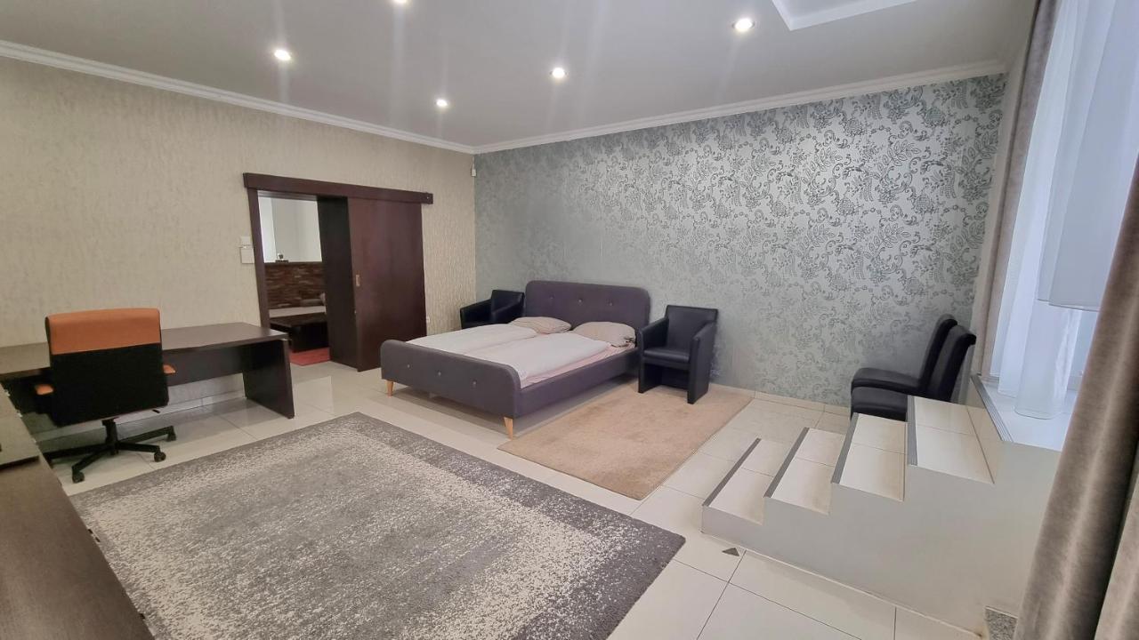 Spacious Apartment In City Center Bratislava Exterior photo